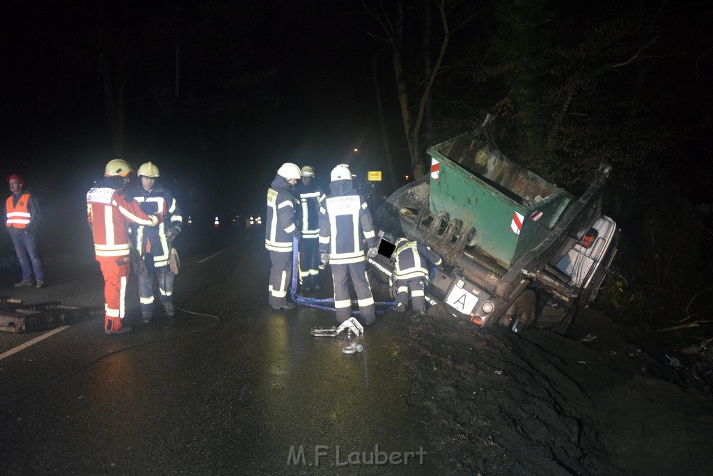 Container LKW umgestuerzt Koeln Brueck Bruecker- Dellbruecker Mauspfad P203.JPG - Miklos Laubert